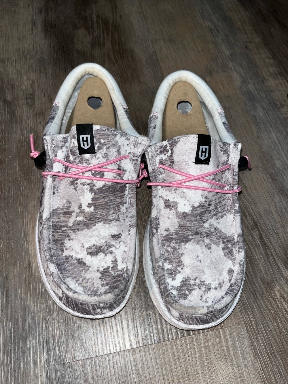 worn once, bought wrong size 🤦🏼‍♀️ 
Howitzer Women's Canvas Slip-On Shoes - Pink